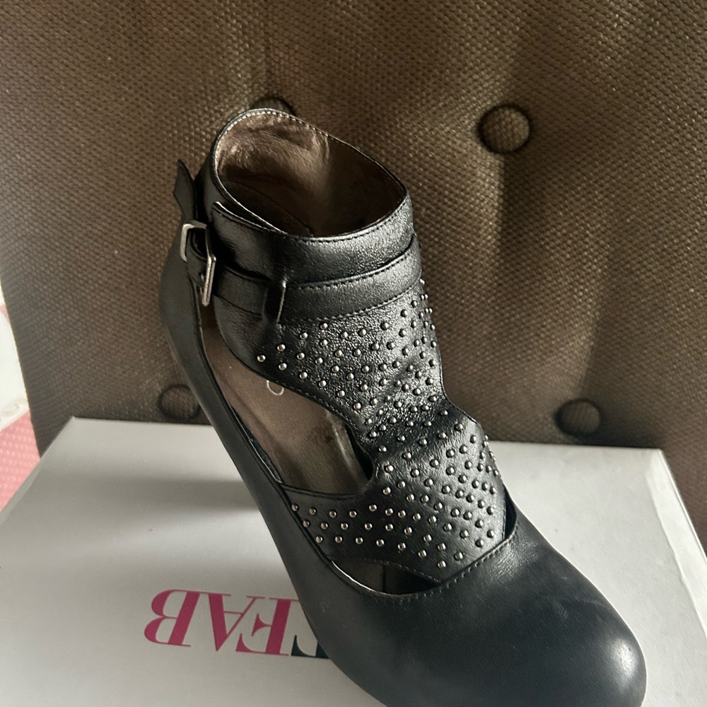 Black Studded Women's Shoes - Picture 2 of 6
